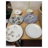 ASSORTED PORCELAIN PLATES AND SERVING DISH (7).