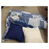 QUEEN SIZE BEDDING SET, INCLUDES QUILT AND