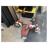 RADIO FLYER TRICYCLE AND VTG METAL SCOOTER (2).