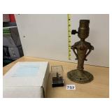 VTG BRASS TABLE LAMP W/ FLORAL MOTIF, CHRYSOCHROA