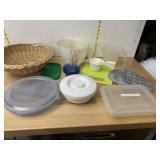 KITCHEN ASSORTMENT: WICKER BASKET, MEASURING