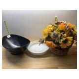 BLACK PLASTIC BOWL, WHITE PLASTIC TRAY,