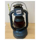 DIETZ LITTLE WIZARD LANTERN W/ BLUE METAL FRAME,