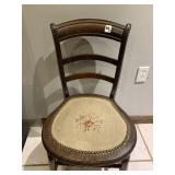 VTG WOOD SIDE CHAIR, LADDER BACK DESIGN, ROUND
