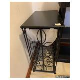 METAL AND WOOD LAUNDRY HAMPER