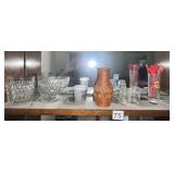 ASSORTED GLASSWARE, DIAMOND PATTERN BOWLS, WOVEN