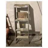ALUMINUM STEP LADDER, 225 LBS DUTY RATING, OSHA