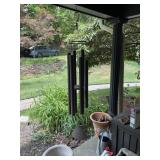METAL WIND CHIME W/ TUBULAR DESIGN.