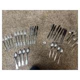 STAINLESS STEEL FLATWARE SET, INCLUDES DINNER