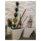 GARDEN DECOR INCL ART GLASS SPHERES ON METAL