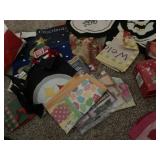 ASSORTED GARDEN FLAGS & DECOR