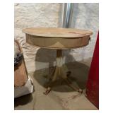 VTG PEDESTAL ACCENT TABLE, ROUND TOP, TRIPOD