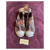 ED HARDY CANVAS SNEAKERS (PR), SIZE 9, GRAPHIC