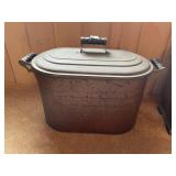 VTG COPPER TUB W/ LID, METAL HANDLES, OVAL SHAPE.