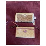 COACH SIGNATURE CANVAS WALLET AND WRISTLET (2).