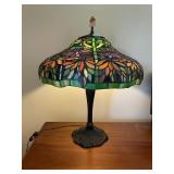 STAINED GLASS TABLE LAMP W/ FLORAL SHADE, AGATE