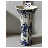 ROYAL GOEDEWAAGEN DELFTS BLAUW VASE, HAND-PAINTED