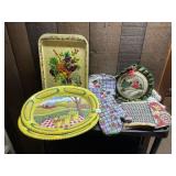 KITCHEN TEXTILES AND SERVING TRAYS, ASSORTED