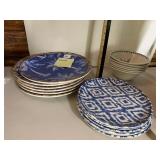 PLASTIC DINNERWARE SET, PALM TREE AND GEOMETRIC
