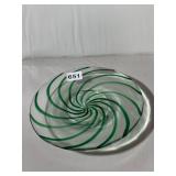 ART GLASS PLATE, CLEAR GLASS W/ GREEN SPIRAL