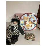 PORCELAIN CLOWN DOLL, DECORATIVE CAT WALL PLAQUE,