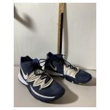 NIKE KYRIE 5 BASKETBALL SNEAKERS, NAVY/WHITE,