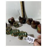 PIER 1 NAPKIN RINGS, WOODEN BIRD FIGURES (5),