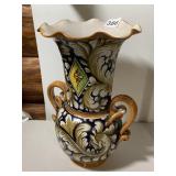 MAIOLICA STYLE CERAMIC VASE, TWO HANDLES, RUFFLED