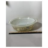 PYREX CASSEROLE DISH W/ LID, GOLD GRAPE VINE
