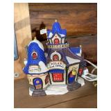 OLEMAX POLAR POST OFFICE, CERAMIC, LIGHTED