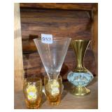 ASSORTED GLASSWARE, INCL CLEAR GLASS VASE, BRASS