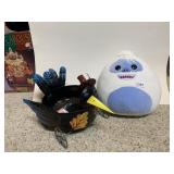 METAL CROW BASKET W/ TOP HAT, PLUSH YETI