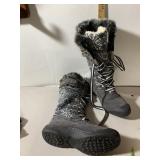 MUK LUKS WINTER BOOTS, GREY SUEDE AND KNIT