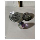 ART GLASS PAPERWEIGHTS (3), INCLUDES HEART SHAPE