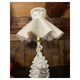 VTG FIGURAL TABLE LAMP, PORCELAIN LADY IN RUFFLED