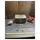 THINGS REMEMBERED MUSICAL JEWELRY BOX, ENAMEL