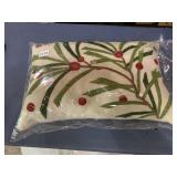 DECORATIVE THROW PILLOW, FELT APPLIQUE HOLLY