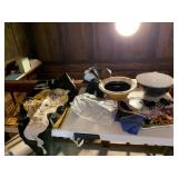 HALLOWEEN DECORATION ASSORTMENT, INCLUDES
