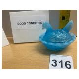 VTG BLUE OPALESCENT MILK GLASS HEN ON NEST,