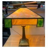 ARTS AND CRAFTS STYLE TABLE LAMP, STAINED GLASS
