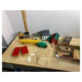 LIONEL AND BACHMANN MODEL TRAIN ACCESSORIES,