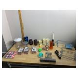 ASSORTED HOUSEHOLD GOODS, INCLUDES PLASTIC