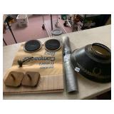 ASSORTED HOUSEHOLD ITEMS, INCLUDES METAL LAMP