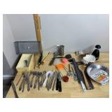 KITCHEN UTENSIL ASSORTMENT, INCLUDES HANDI-FOIL