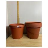 FISKARS TERRA COTTA PLASTIC PLANTERS, ROUND,