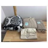 KEECO BLACK AND WHITE DAMASK COMFORTER, CHARTER