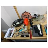 KITCHEN UTENSIL ASSORTMENT, INCLUDES NON-STICK