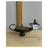 VTG BRASS OIL LAMP, ALADDIN STYLE, EMBOSSED