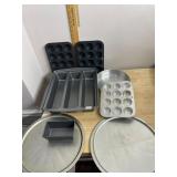 CHICAGO METALLIC BAKING PANS, ASSORTED SIZES,