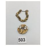 VTG BSK GOLD-TONE WREATH BROOCH W/ FAUX PEARLS,
